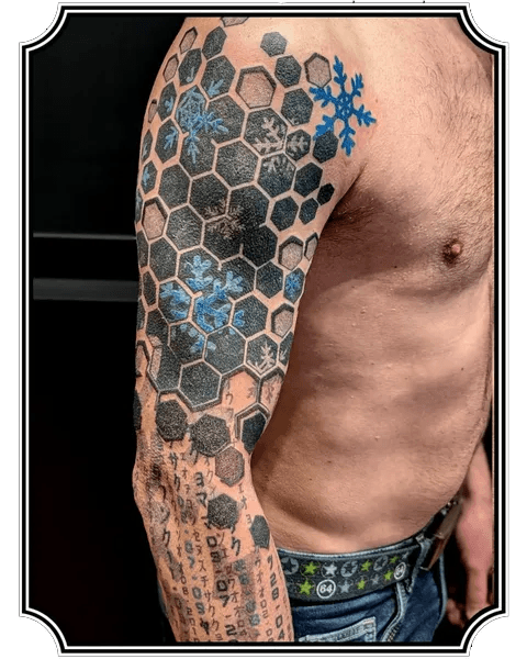 Exemple de tatouage abstrait par Lex Roulor